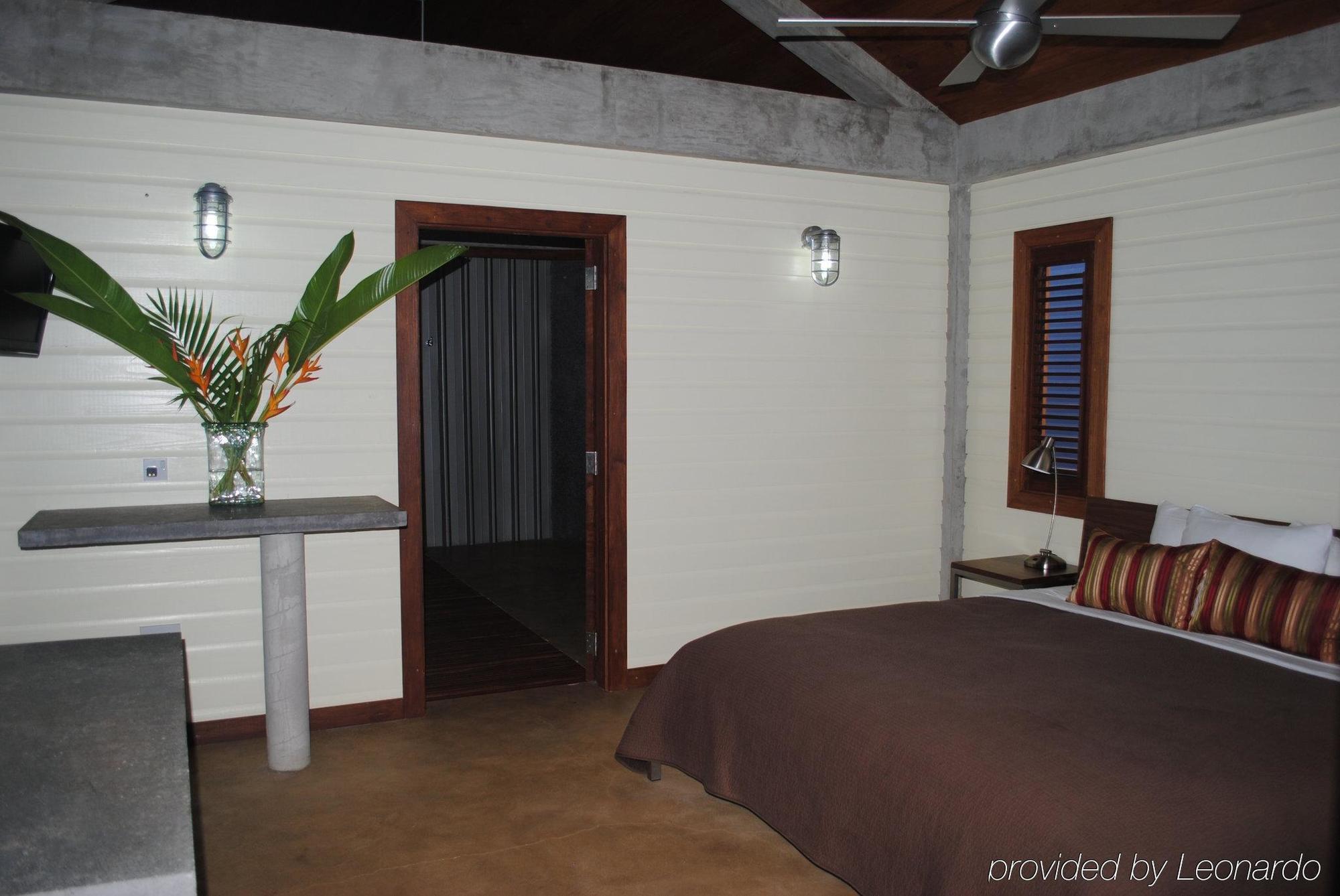 Pagua Bay House - Oceanfront Cabana'S Marigot エクステリア 写真